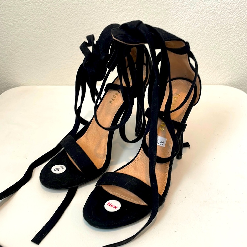 Fashion Nova black lace up heels size 6